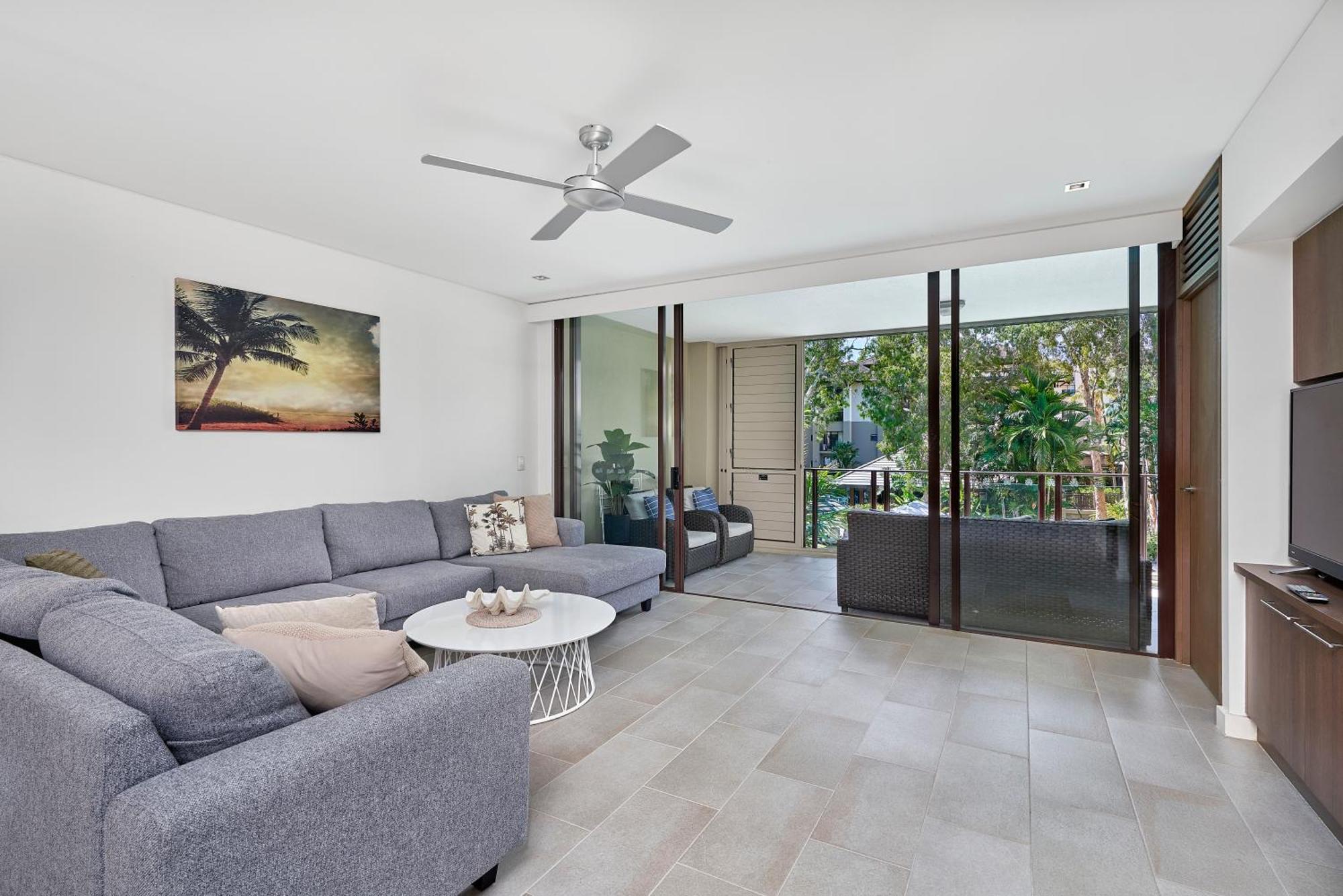 Private Apartments In The Temple Beachfront Resort Palm Cove Room photo