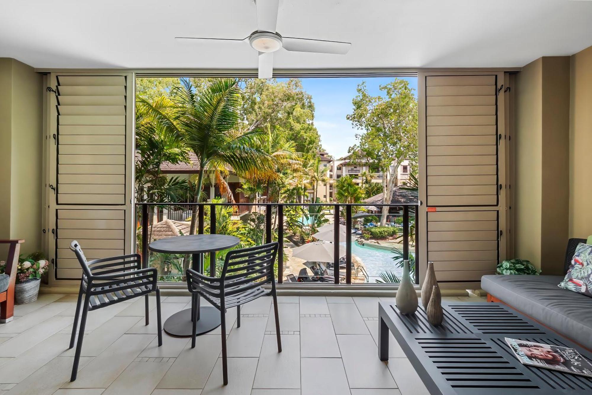 Private Apartments In The Temple Beachfront Resort Palm Cove Room photo
