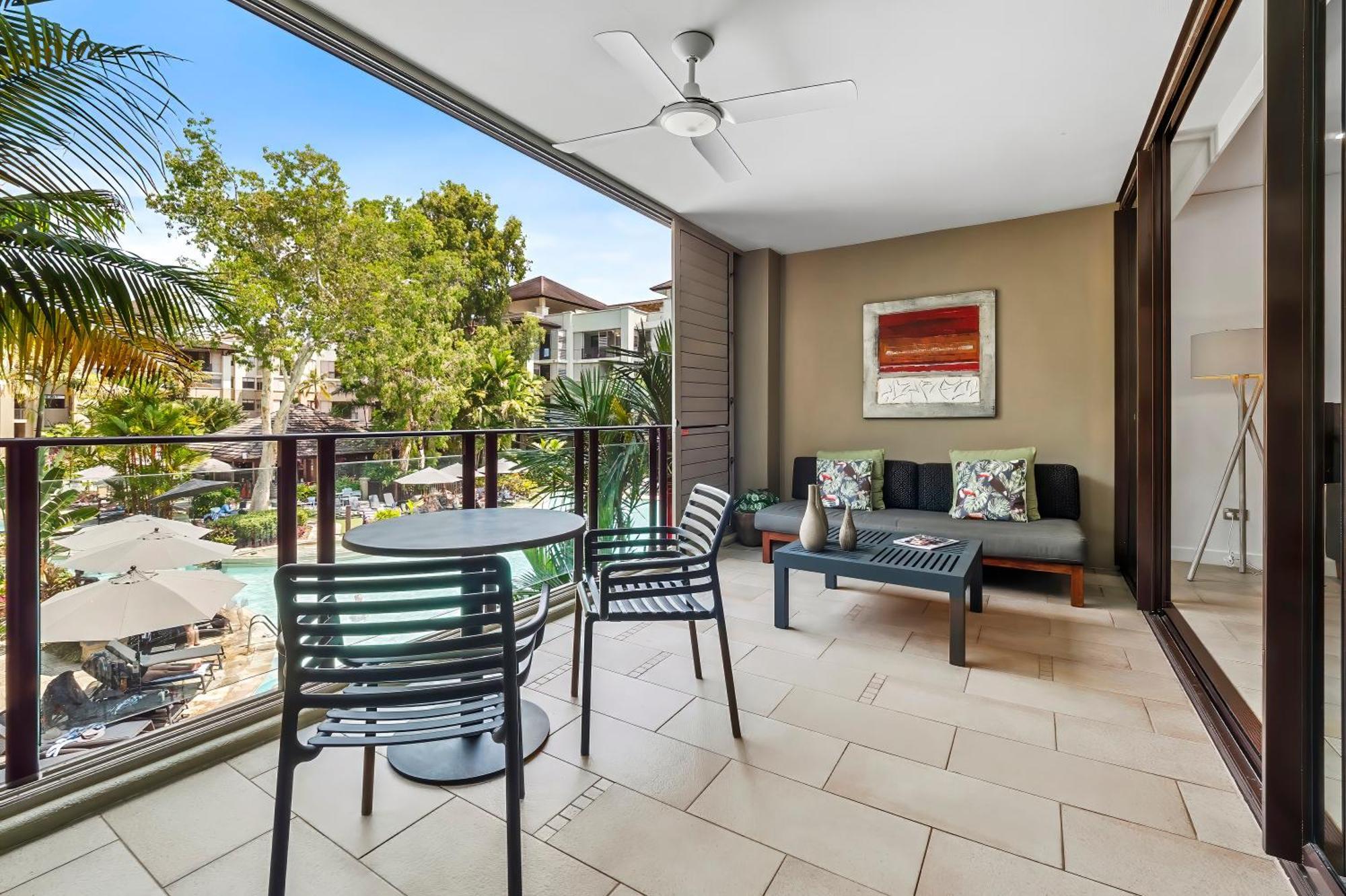 Private Apartments In The Temple Beachfront Resort Palm Cove Room photo