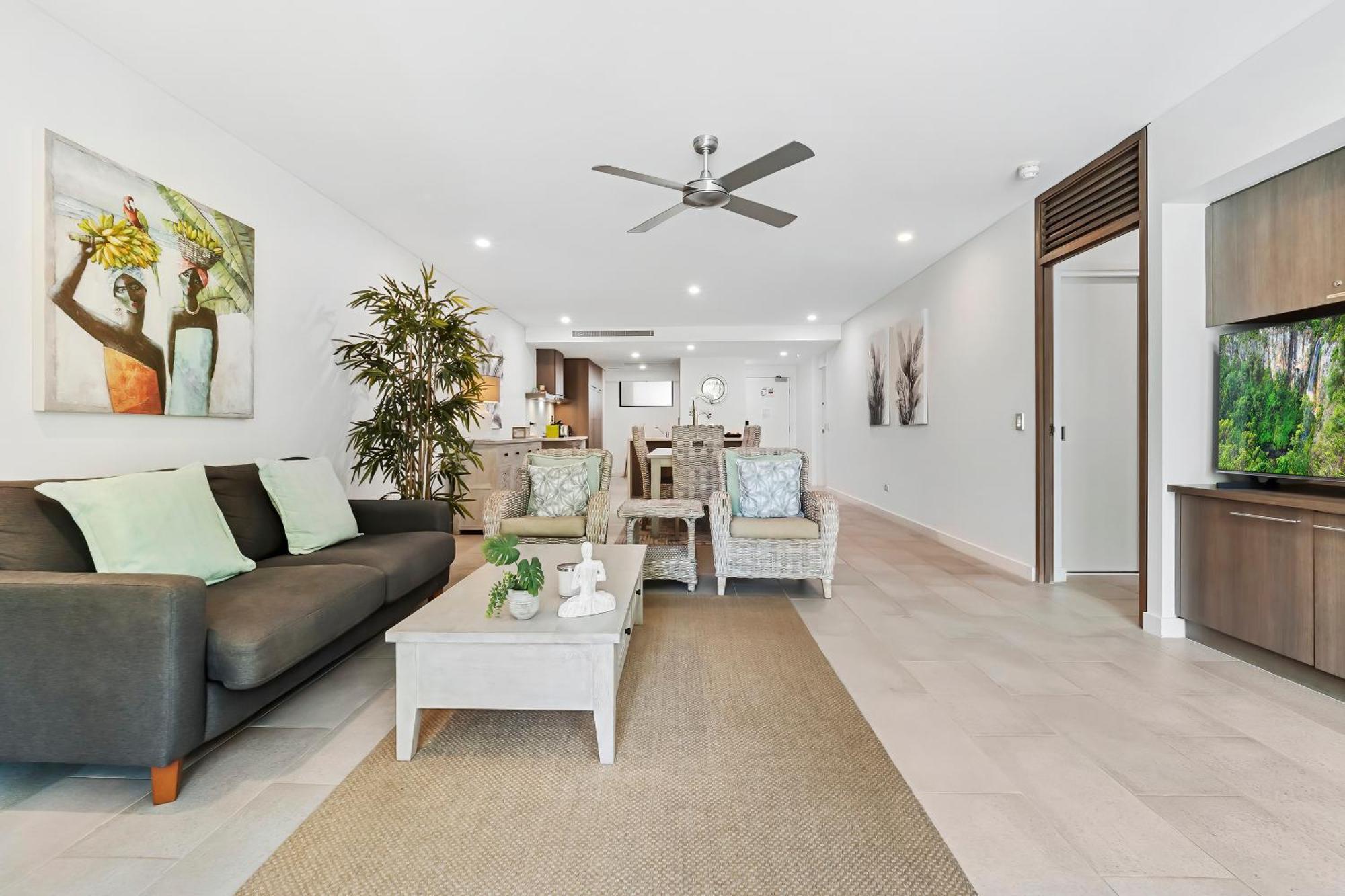 Private Apartments In The Temple Beachfront Resort Palm Cove Room photo