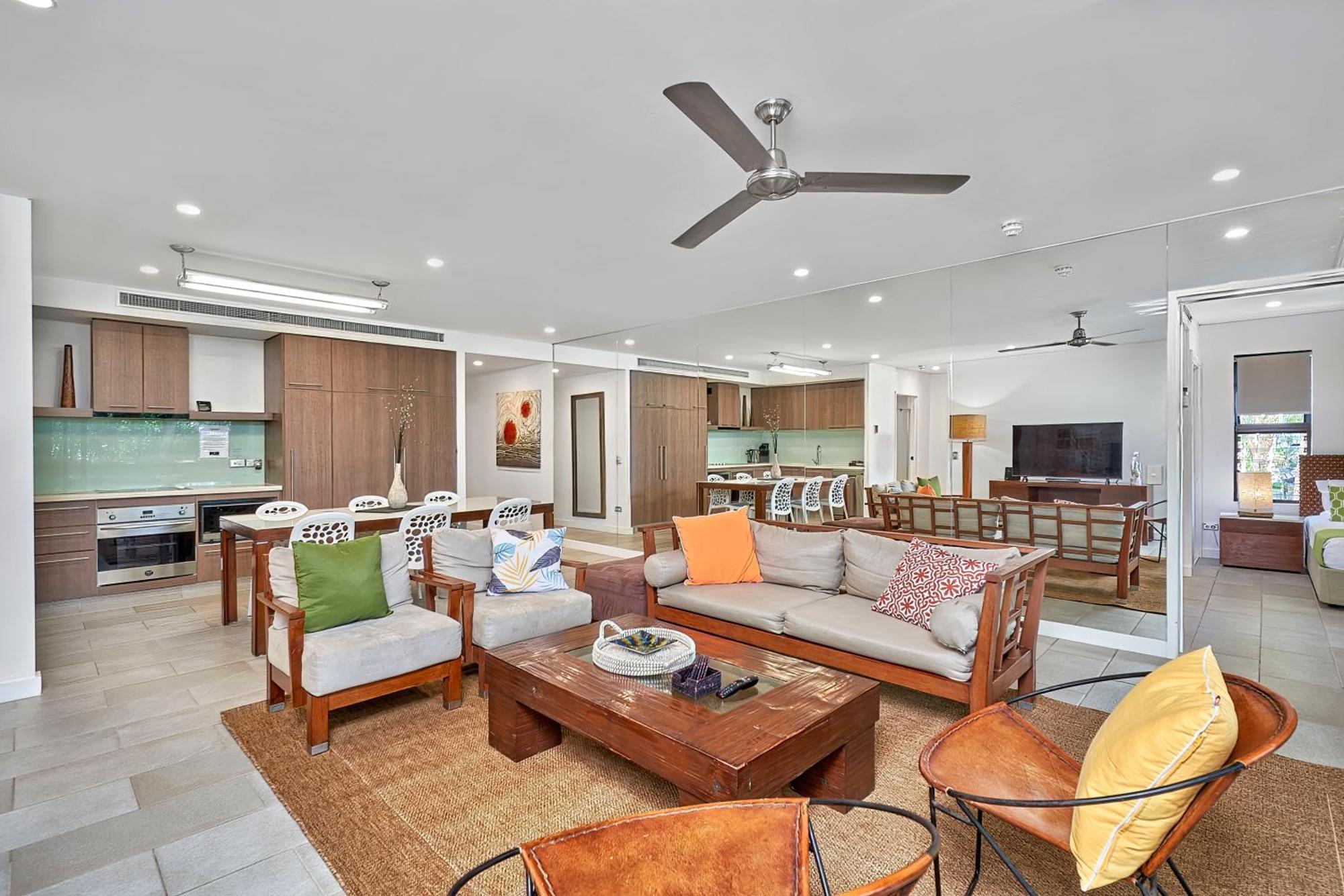 Private Apartments In The Temple Beachfront Resort Palm Cove Room photo