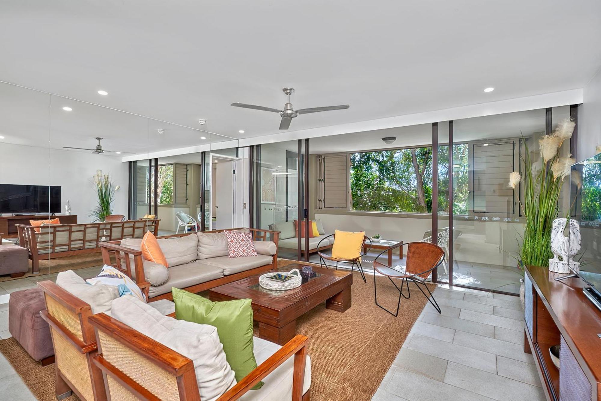 Private Apartments In The Temple Beachfront Resort Palm Cove Room photo